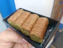 Oblátkové trubičky s pistáciovo - pralinkovým maslom a kataifi 105 gr